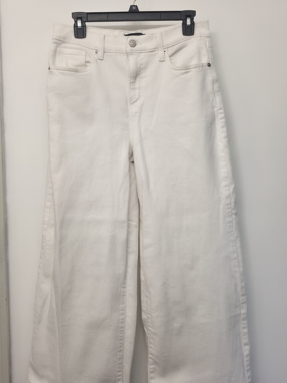 Banana Republic Outlet White Wide-Leg Jeans With Small Distressed Hole
